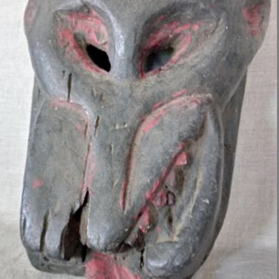 Wooden hyena-mask with a nice patina, painted in black and red. Height; 45 cm. incl. steel socle. Ibo, Nigeria.